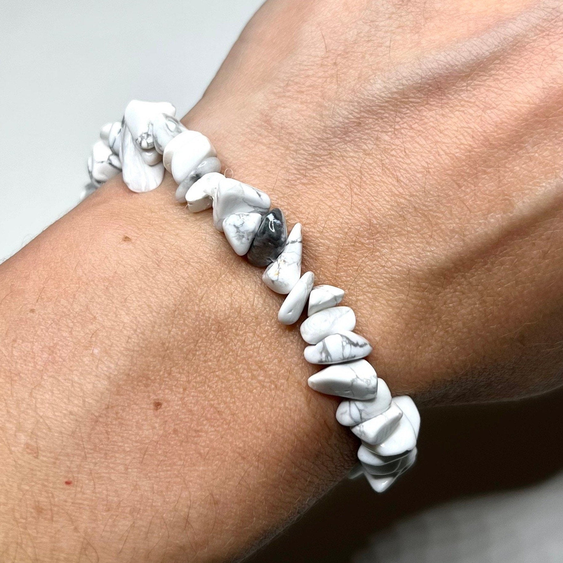 Howlite Chips Stretch Bracelet – Calming Crystal Jewelry