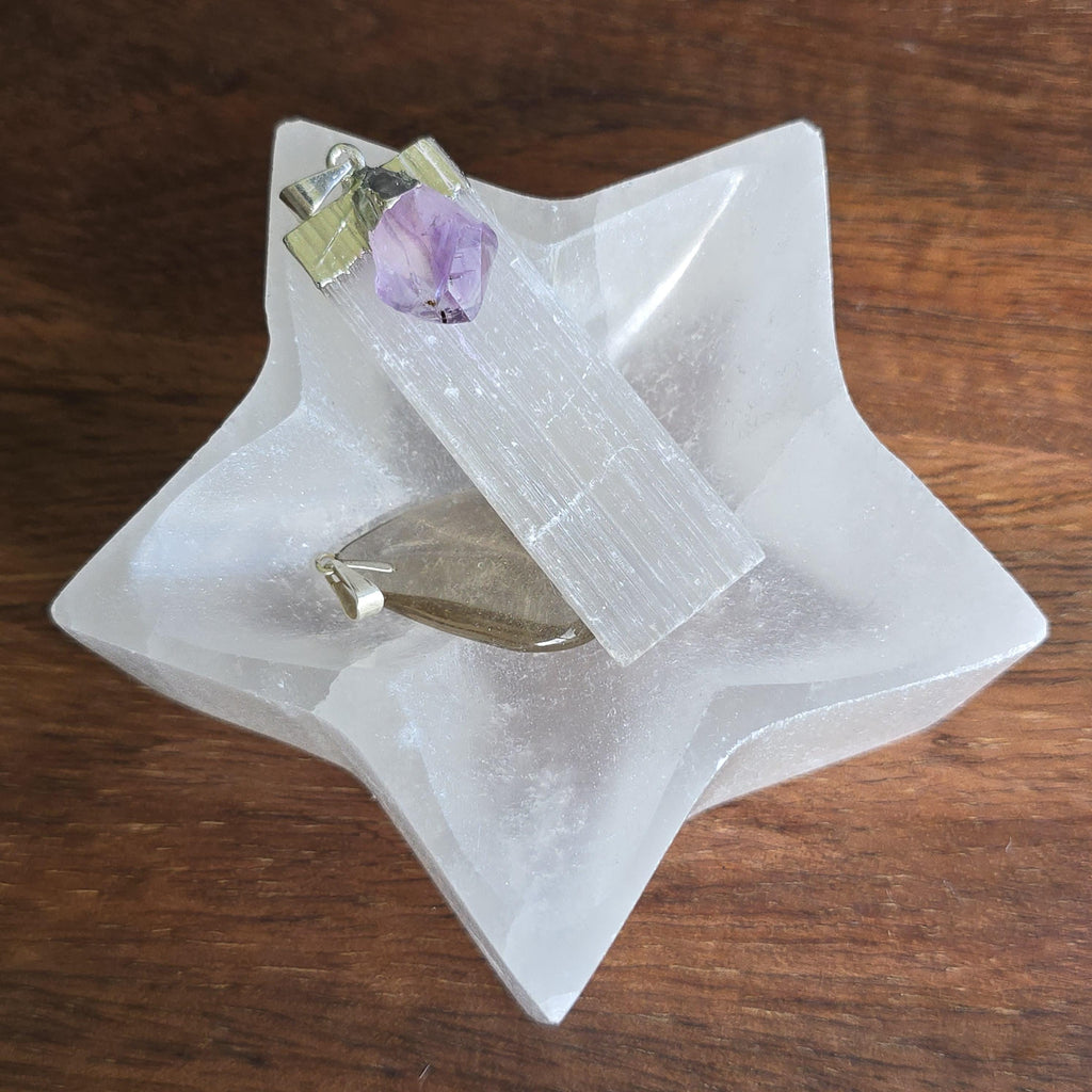 Selenite Crystal Charging Station - Star Shape Gemstone Offering Bowl
